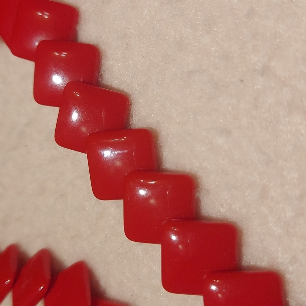Vintage 1950's Trifari, Lucite Overlap design Link Necklace - Scarlet Red - Picture 4 of 6